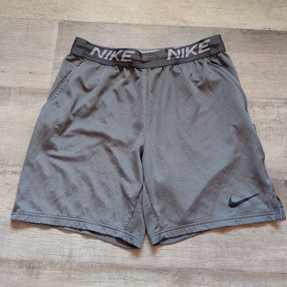 Nike Dri-FIT Mens Gray Athletic Training Shorts Size M Logo Waistband Pockets